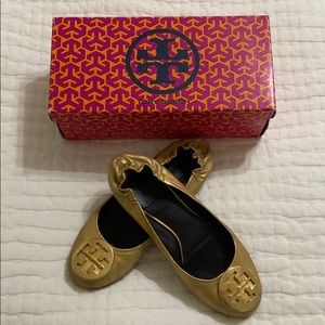 Tory Burch Gold Distressed Leather Reva Size 8.5